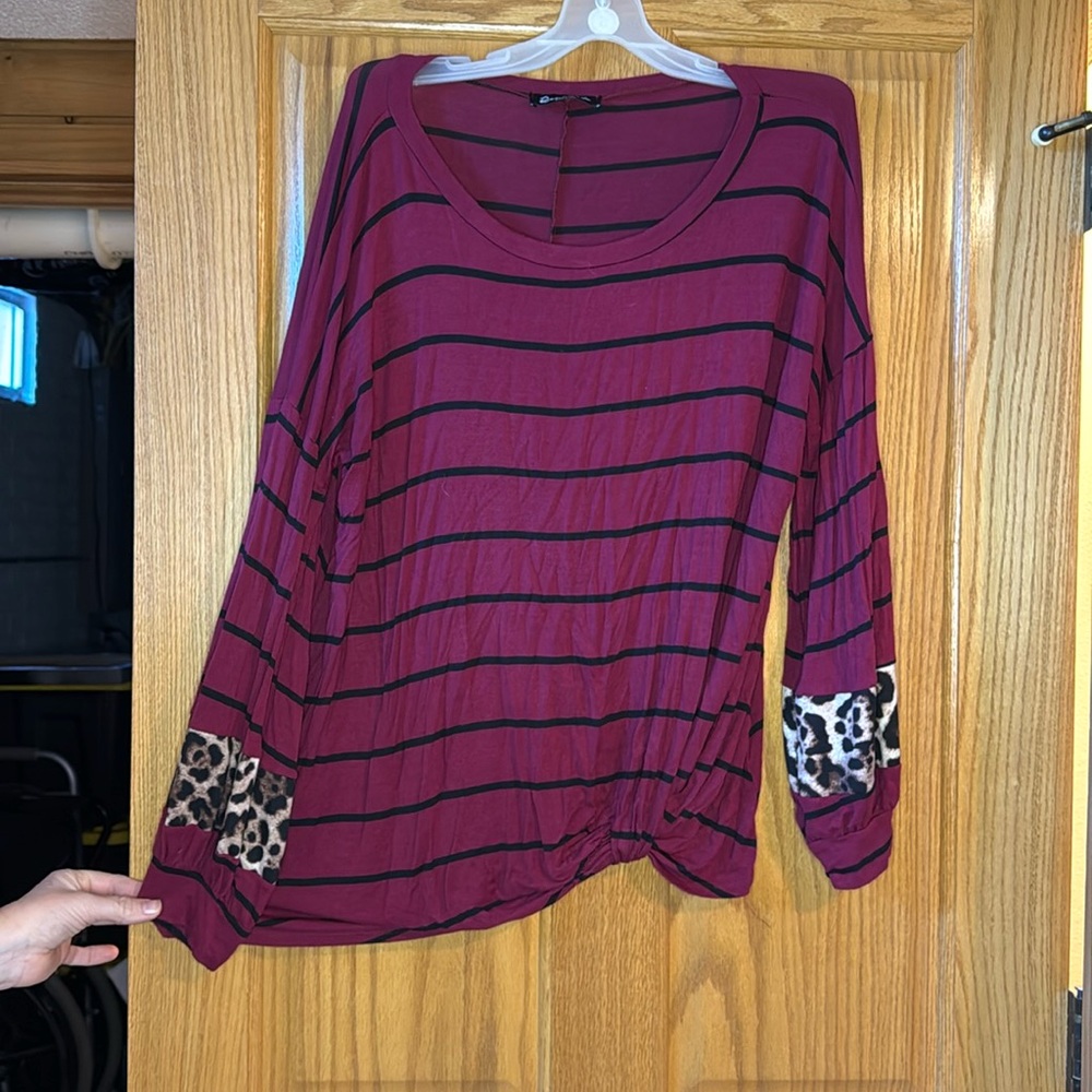 Womens long sleeved shirt size 2XL soft material with knot tie knot in front